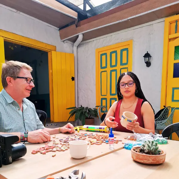 Experiencia huella en mosaico: del caminar al arte